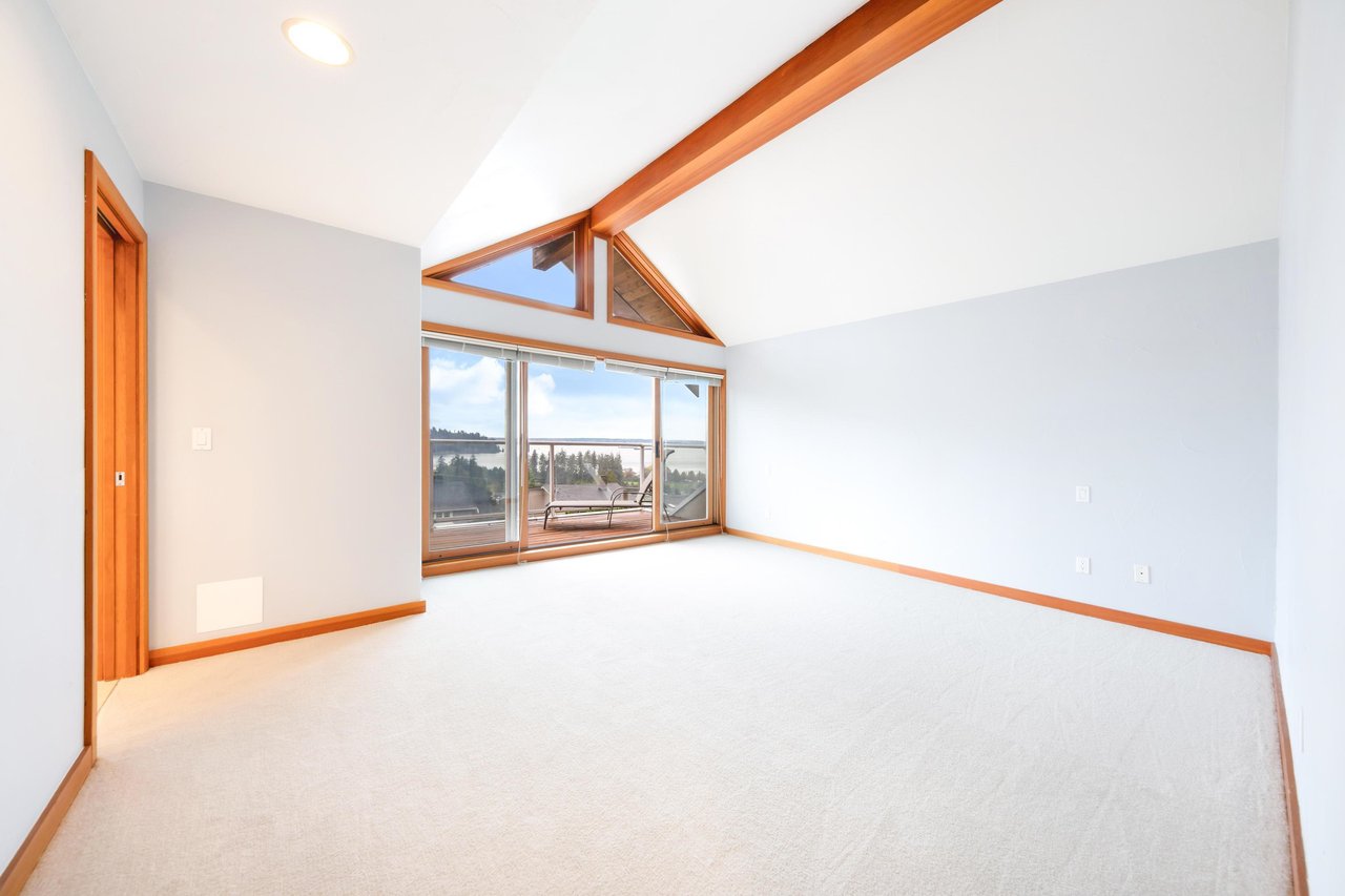 1029 Clyde Ave