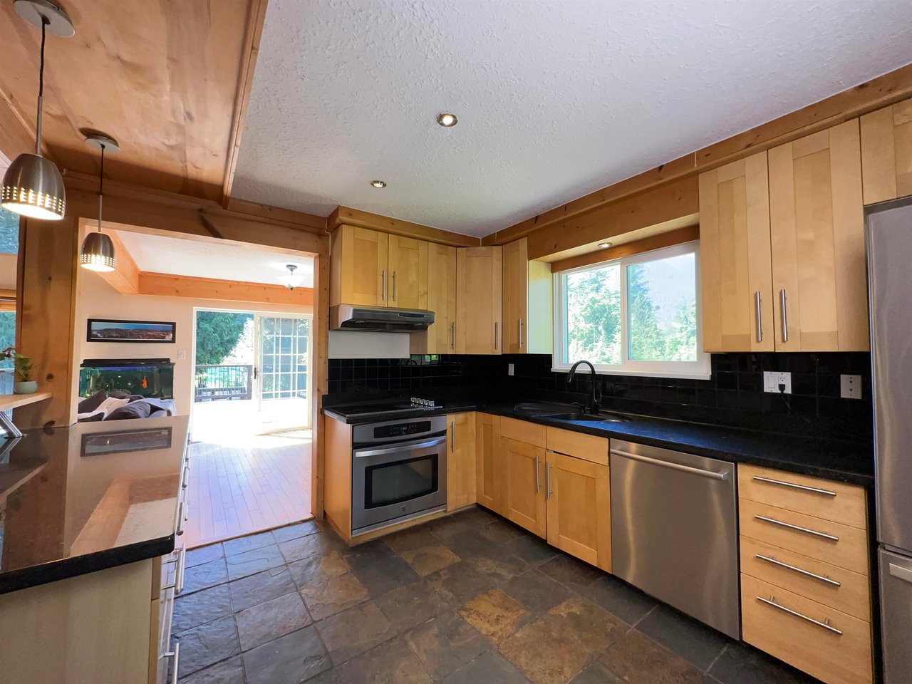 1100 Fernwood Rd