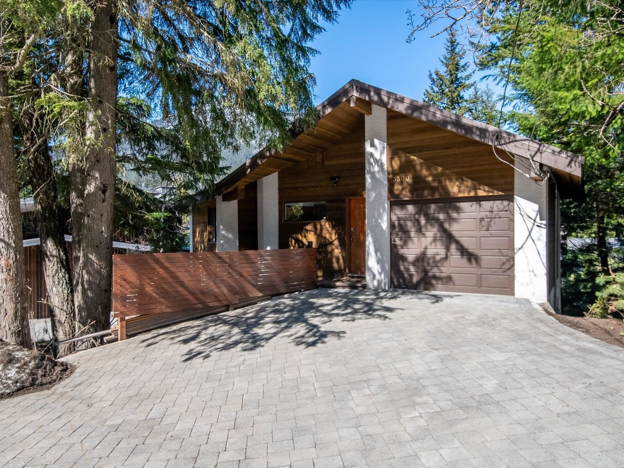 3300 Archibald Wy