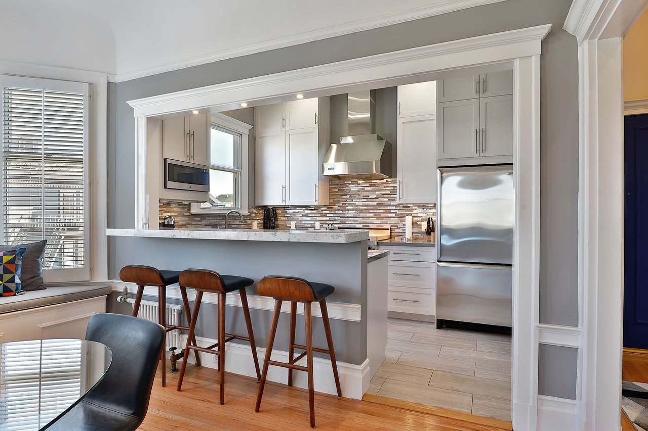 Stunning Top Floor Edwardian Style Condo