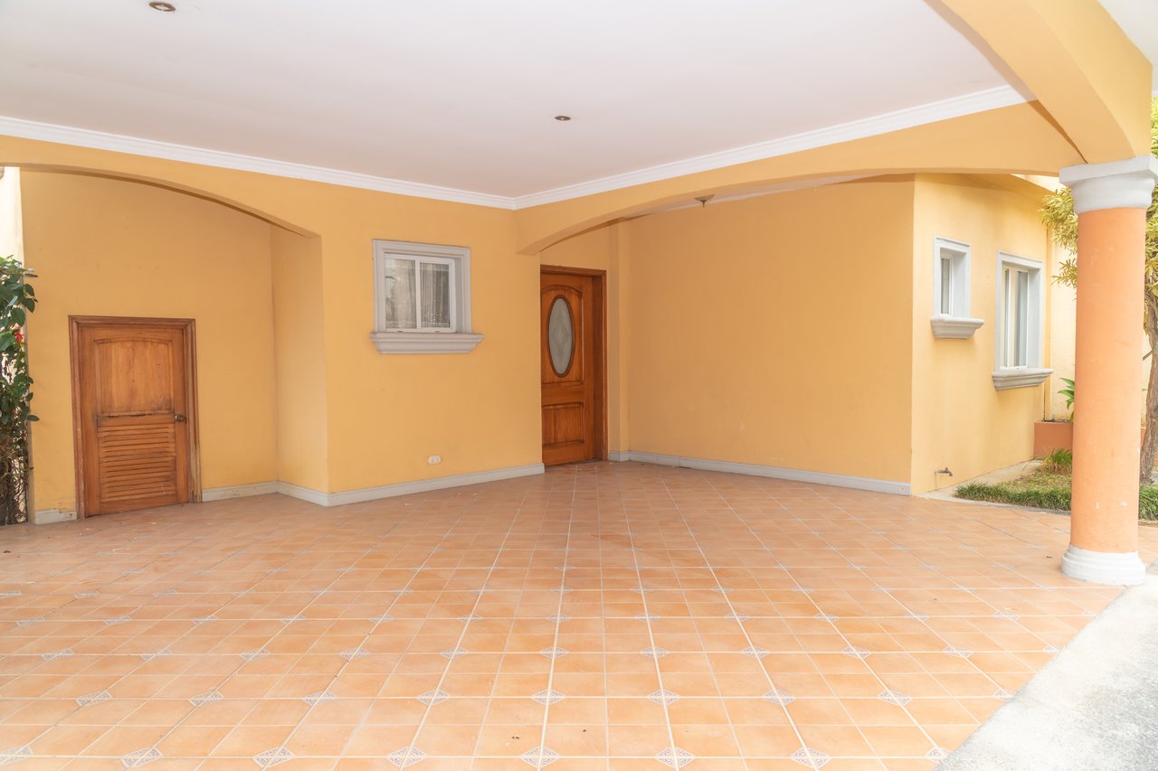 Colonial Gated Community Villa, Curridabat, San Jose