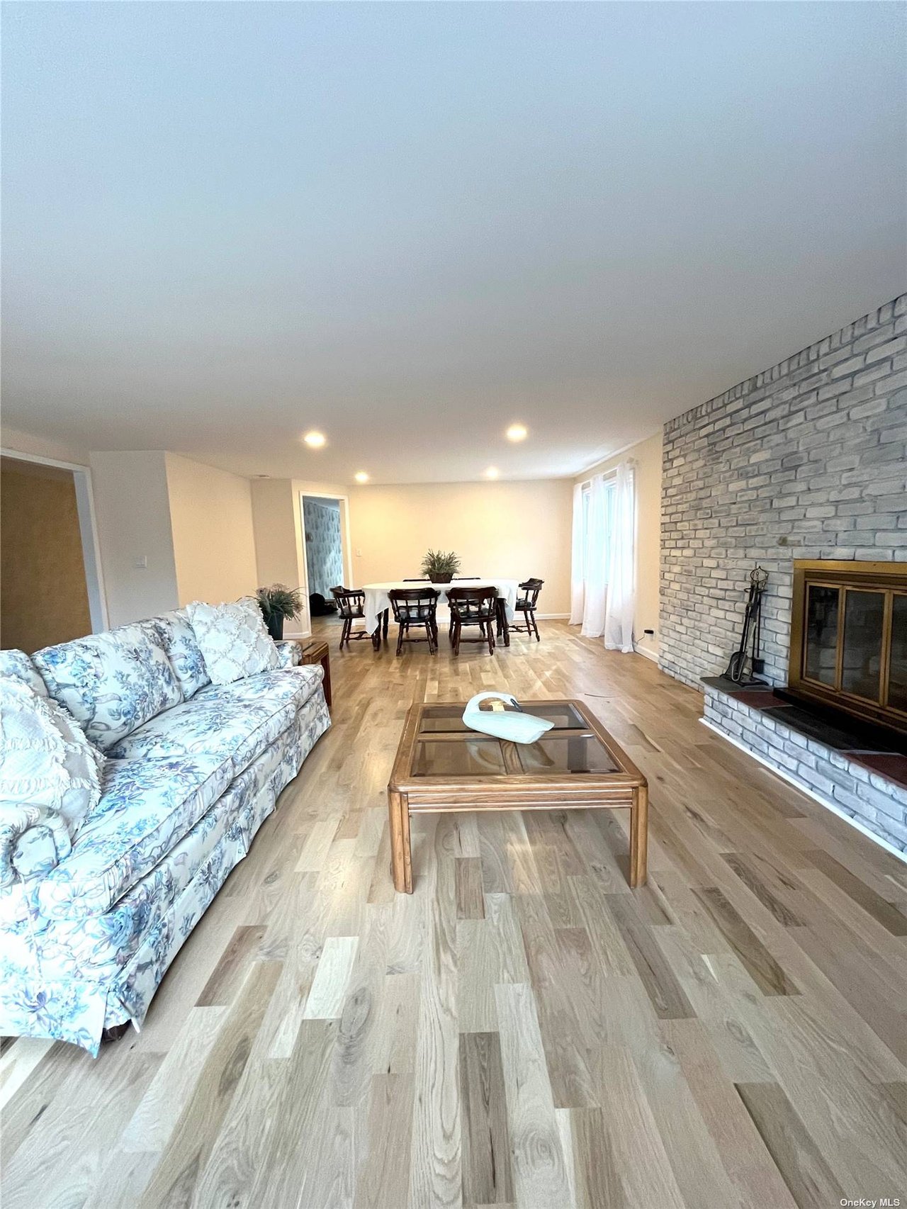 25 Squires Avenue