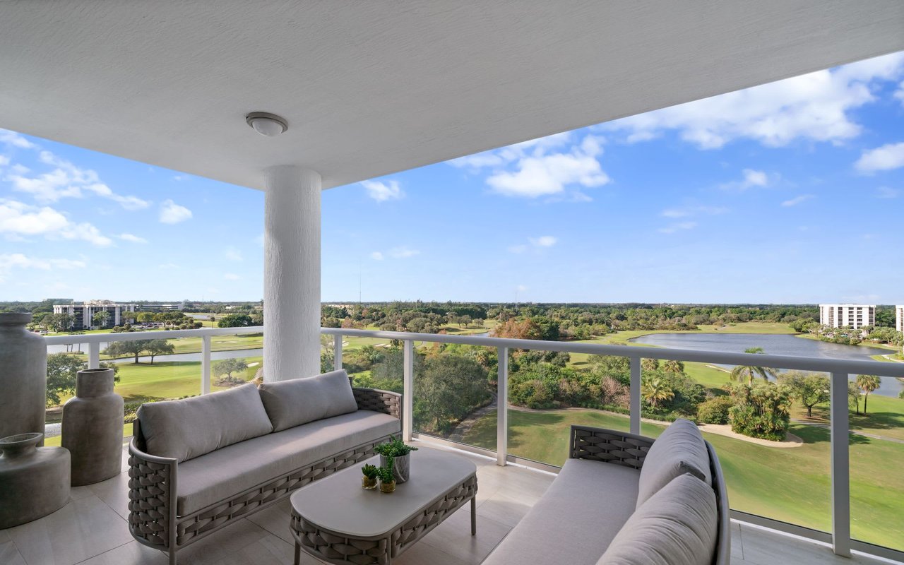 Akoya, Boca West