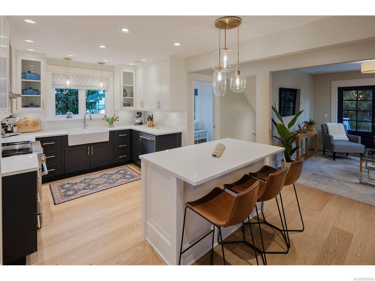 2350 Nottingham Rd, Oak Bay