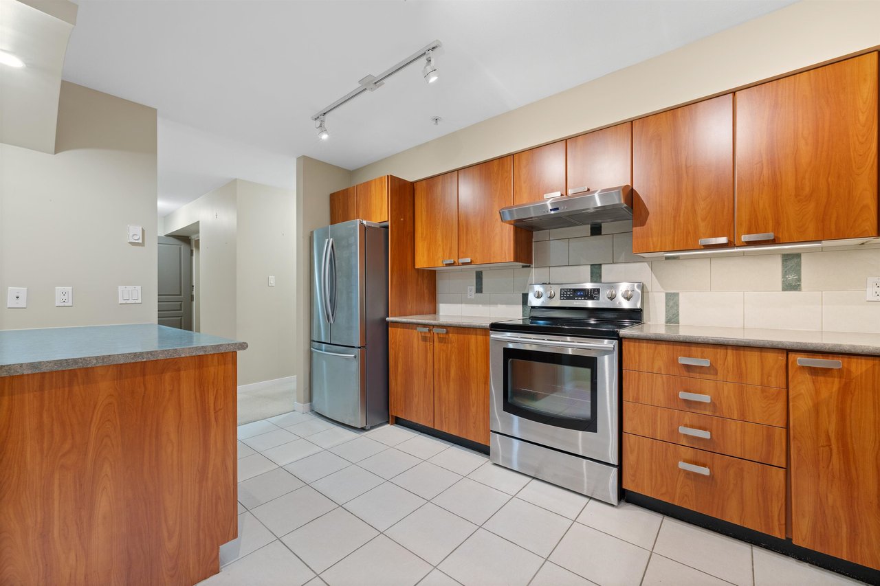 208-2323 Mamquam Rd