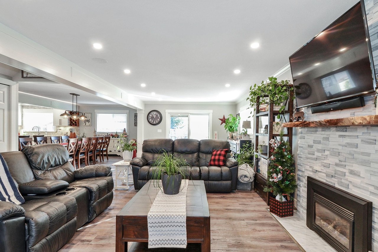 23003 Apple Grove