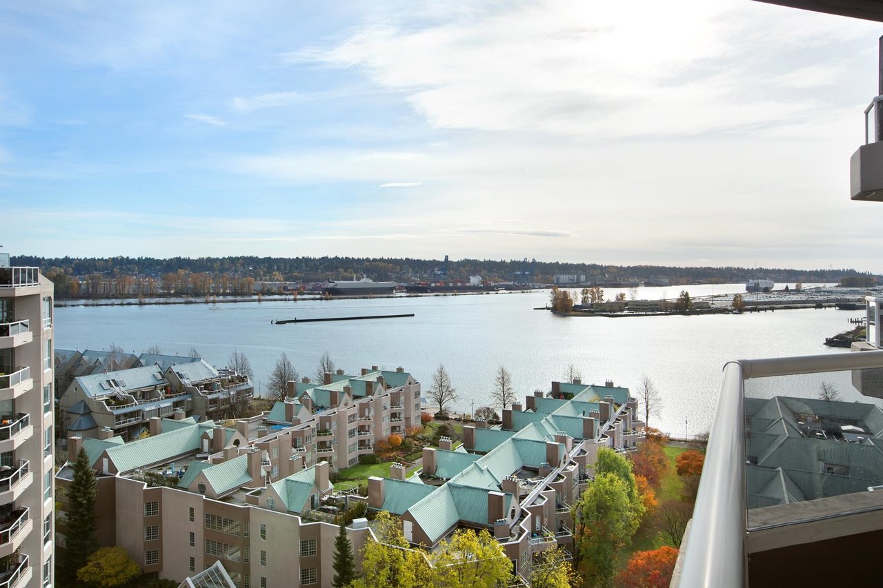 1704-1235 Quayside Dr