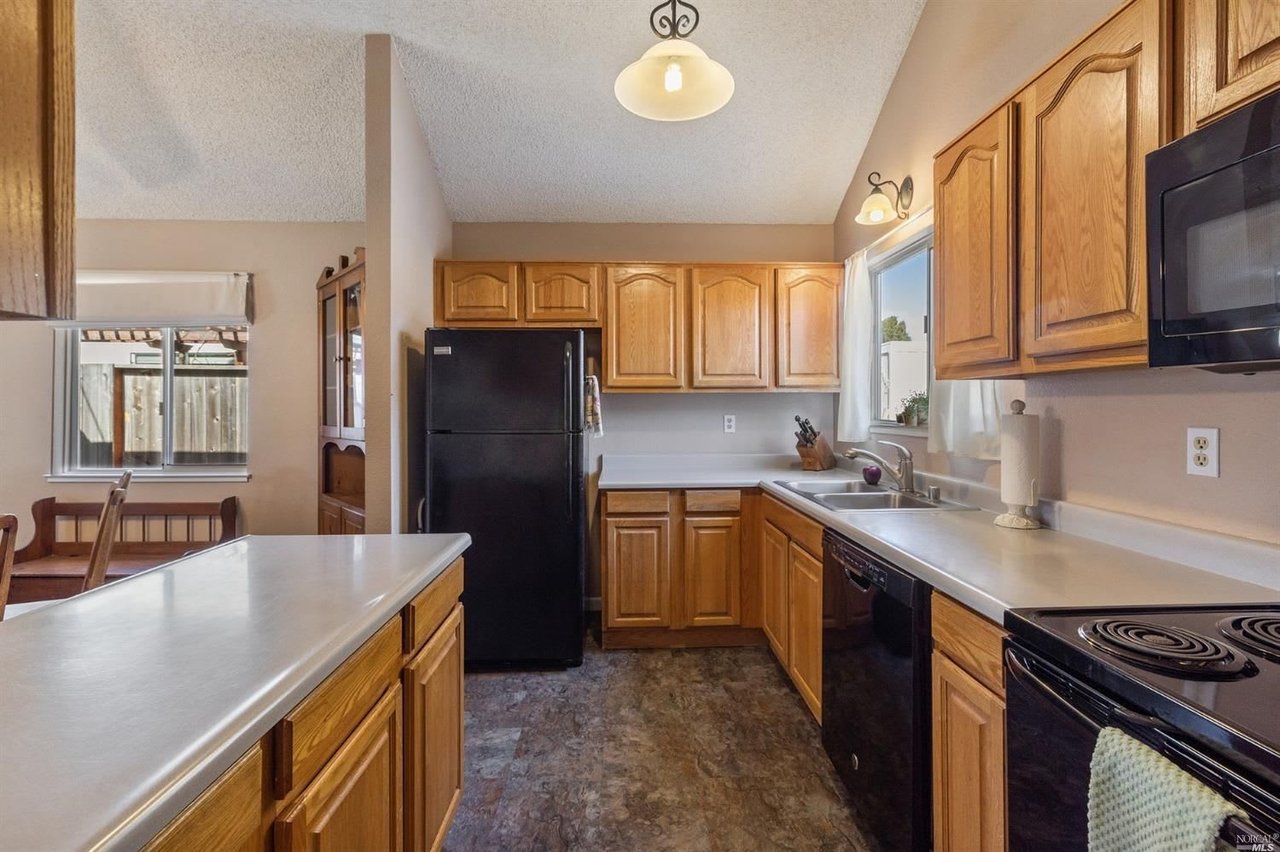 105 Saratoga Ct