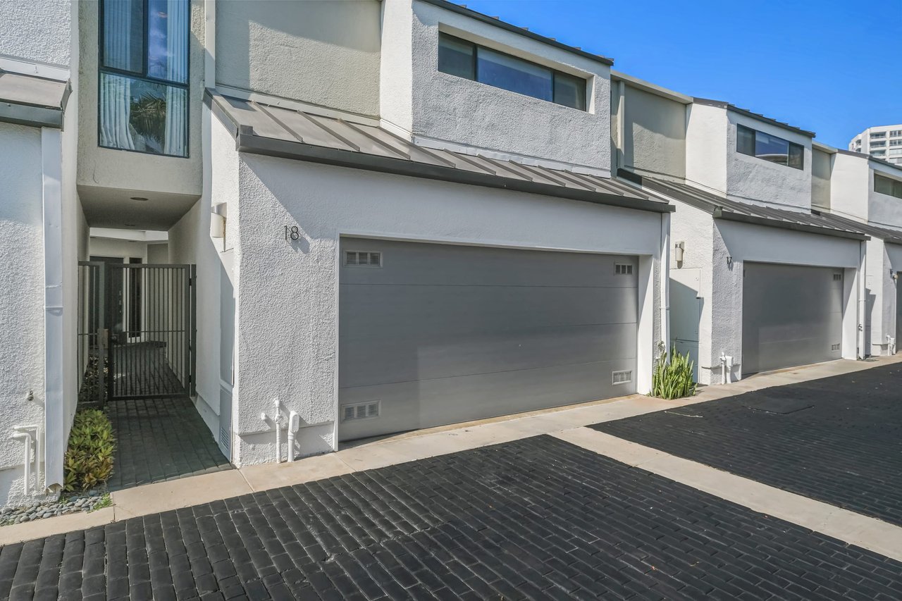 18 Sea Colony Drive