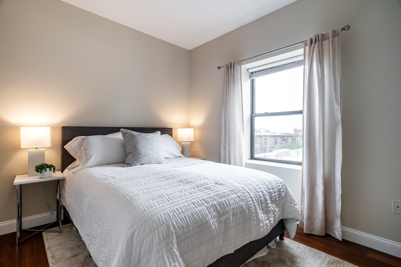 636 Beacon Street, Unit 606