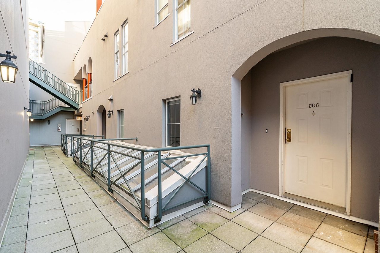 206-8 Laguna Ct