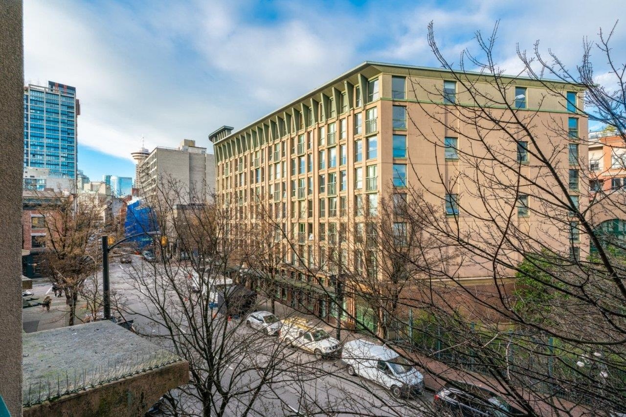 309-22 E Cordova St