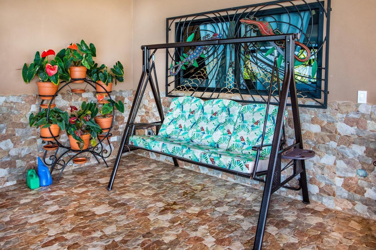 Incredible 7,000 Ft2 Ocean View Home With 200 Acre Reserve!
