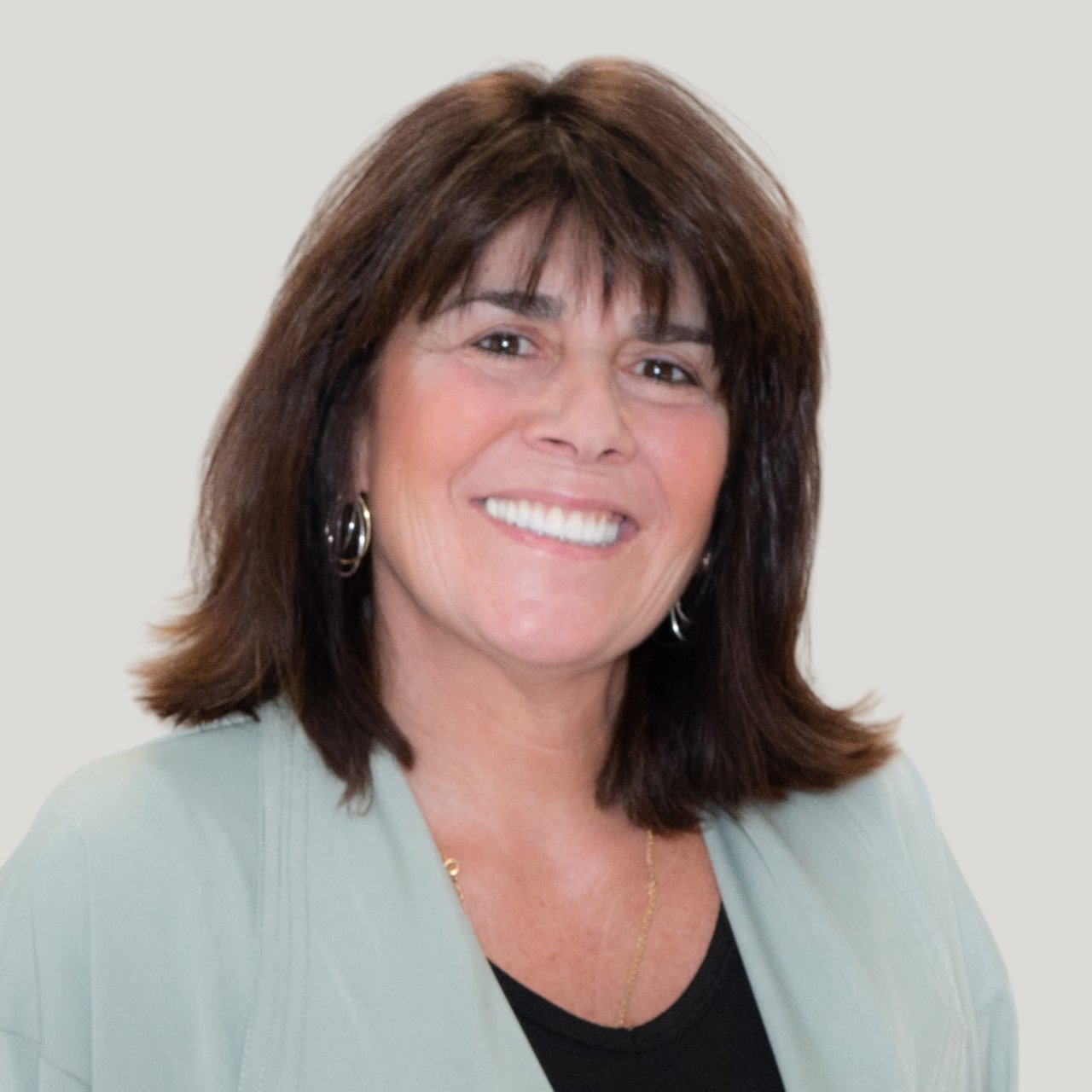 Robin Vigeant-Bachstein Massachusetts Real Estate Agent Headshot