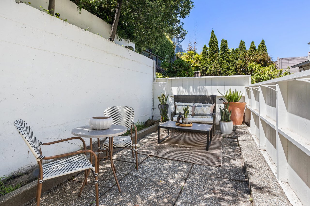 Generously Sized Condo Near Duboce Park