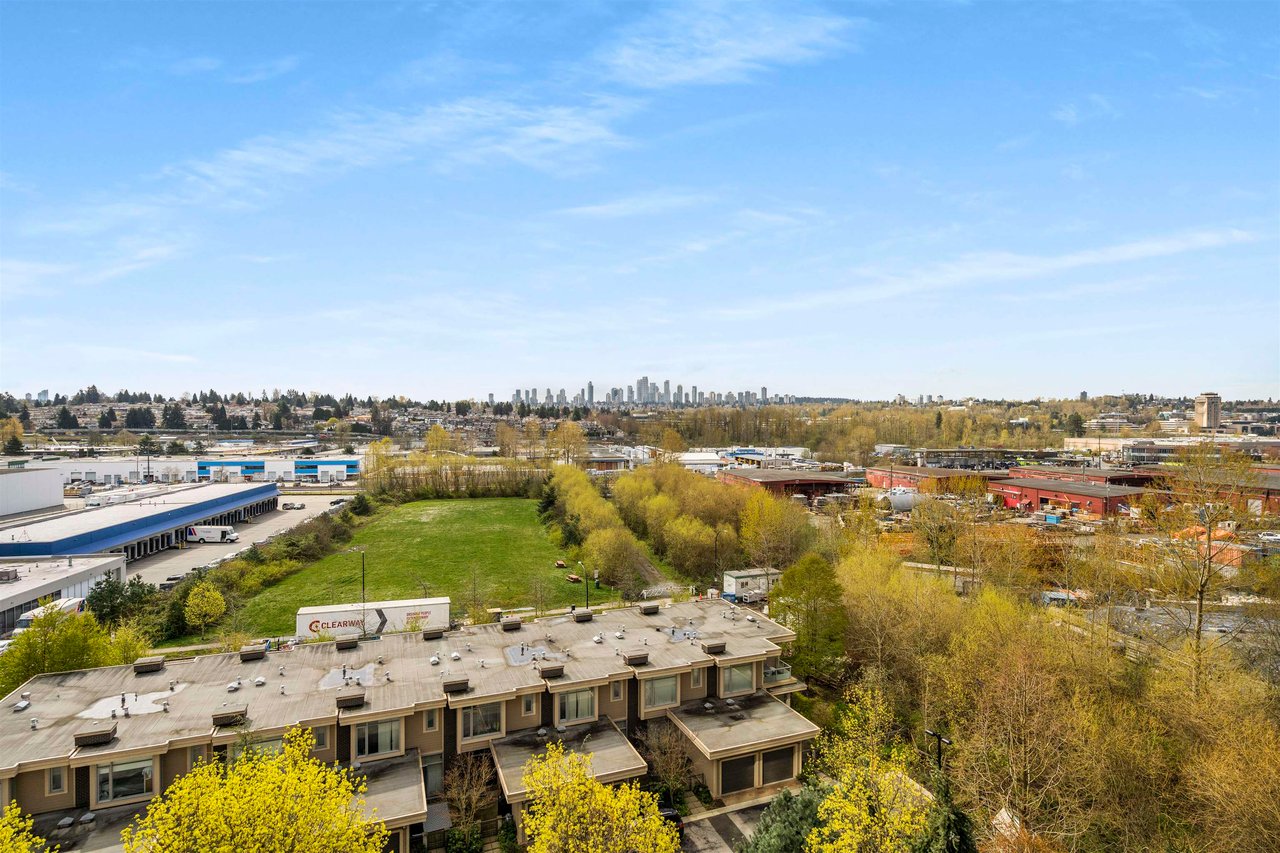 608-2133 Douglas Rd