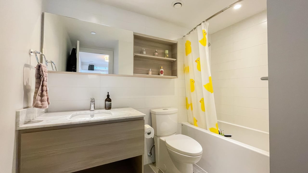 809-988 Quayside Drive, New Westminster
