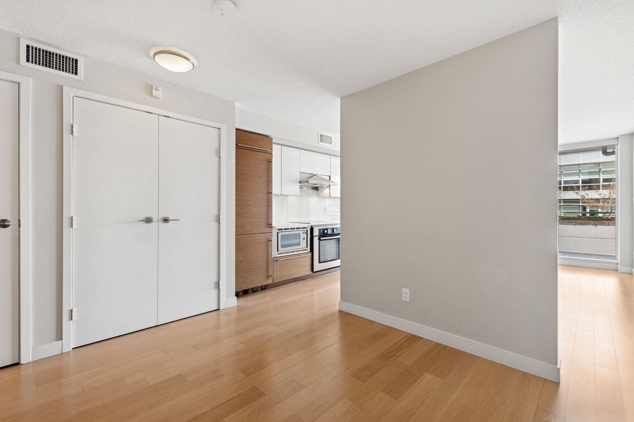 416-1635 W 3rd Ave
