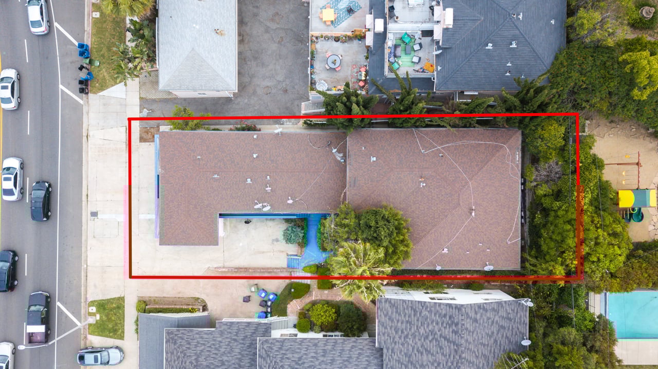 2121 S Beverly Glen