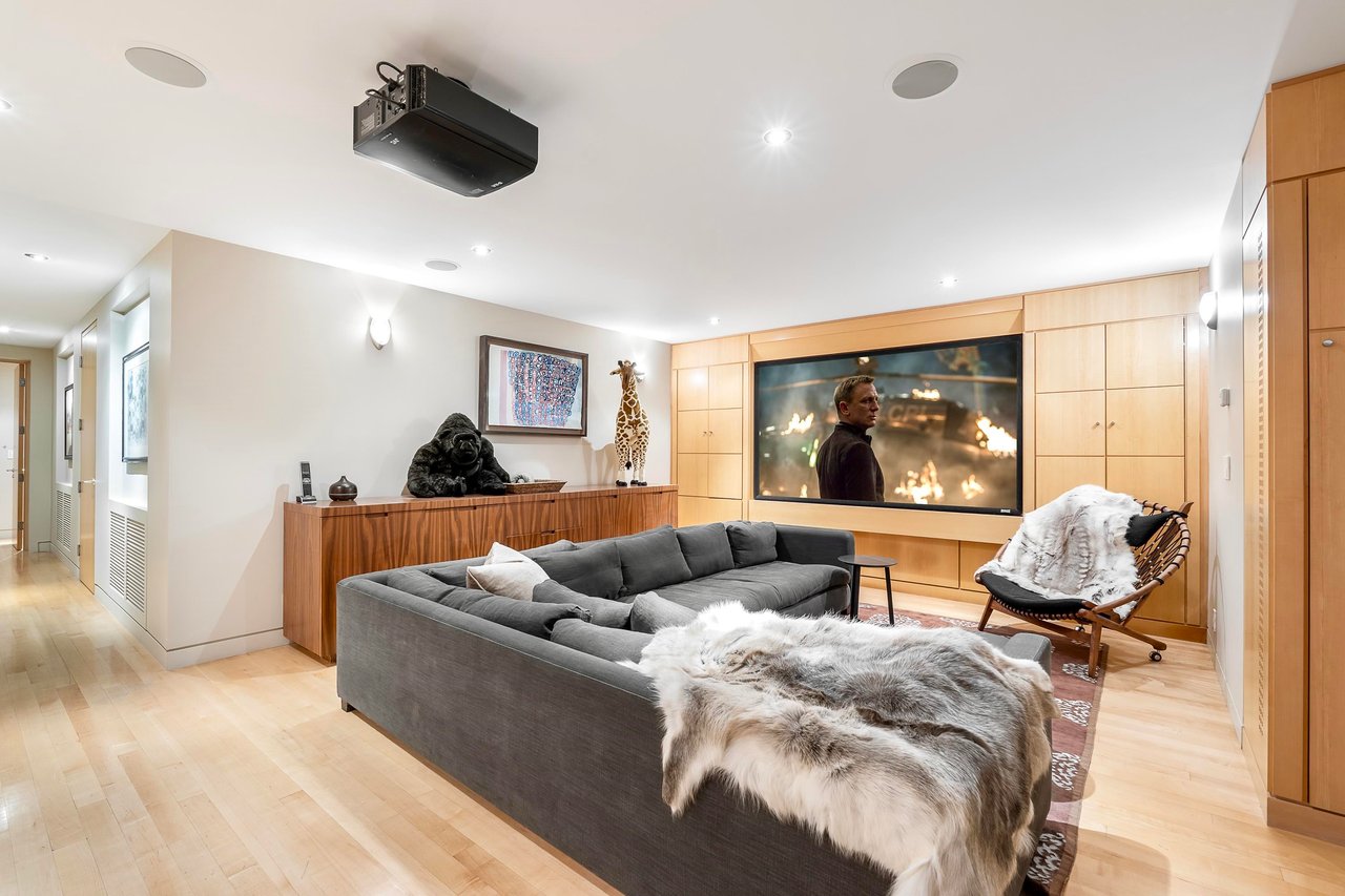 6275 St. Georges Cres