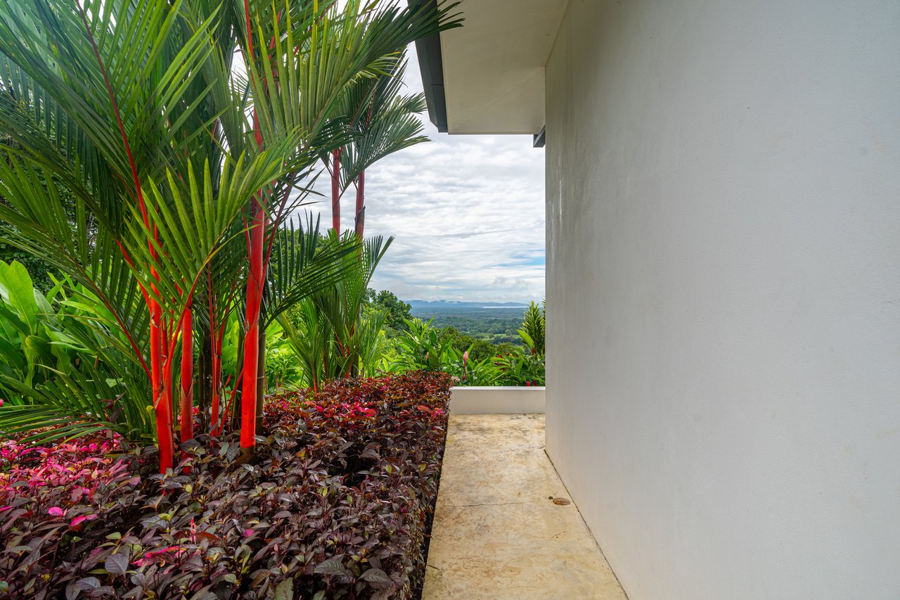 Modern Oceanview Infinity Pool Estate, Ojochal, Puntarenas