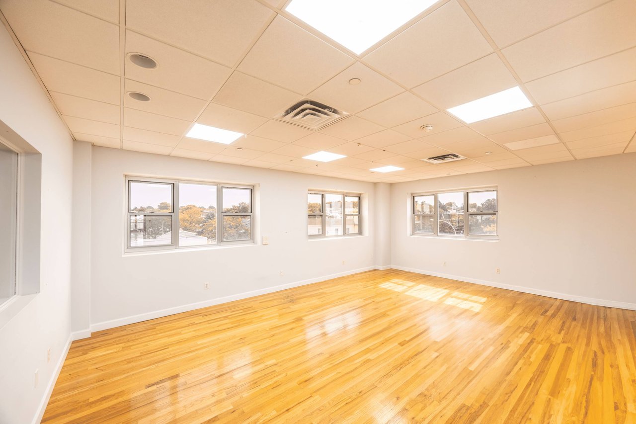 58 -48/46 59th - Office