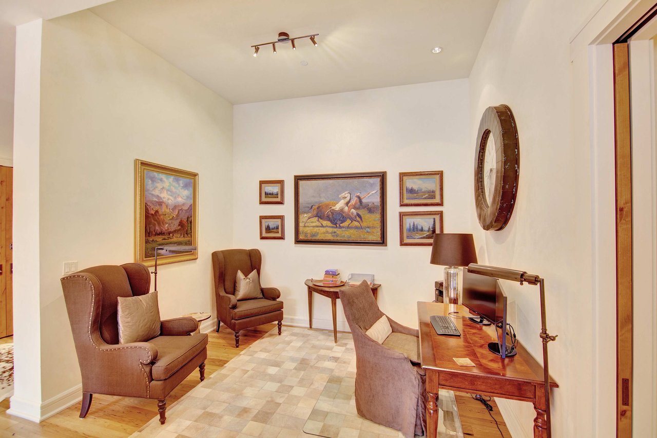  Easy Living and Convenience!  Obermeyer Palce in Aspen  