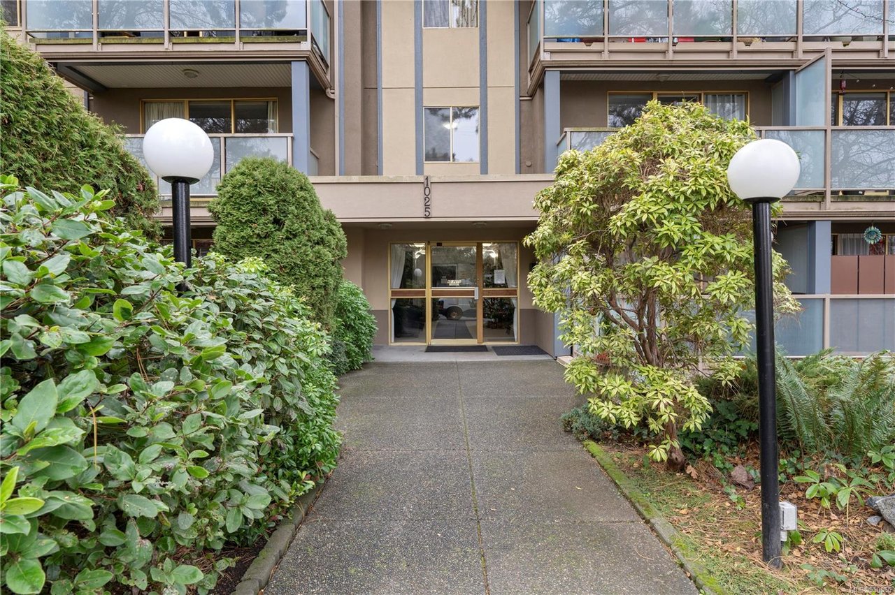 311-1025 Inverness Rd, Saanich