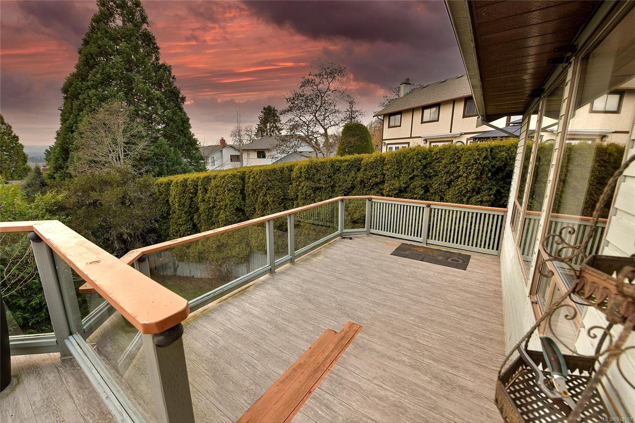 879 Denford Cres