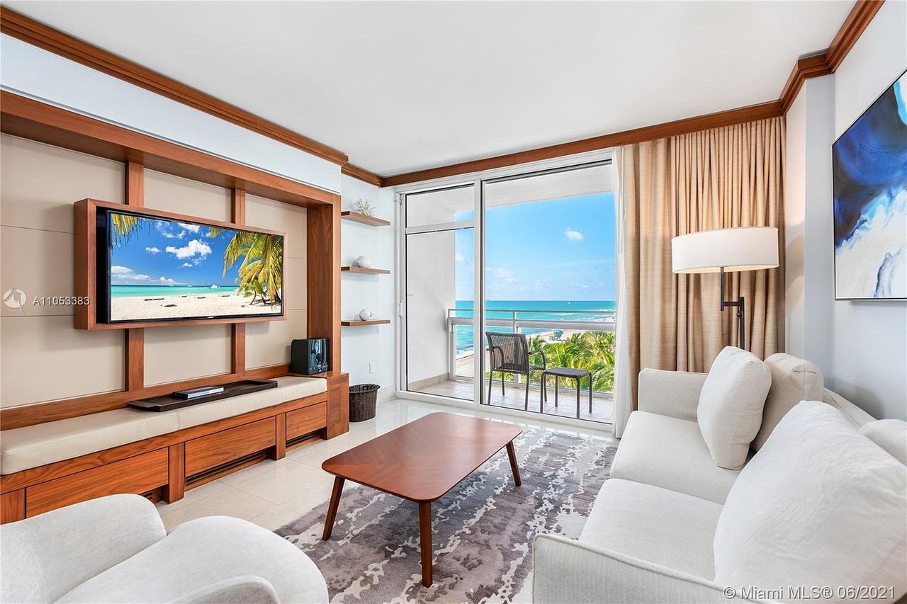 6801 Collins Ave Unit: 606