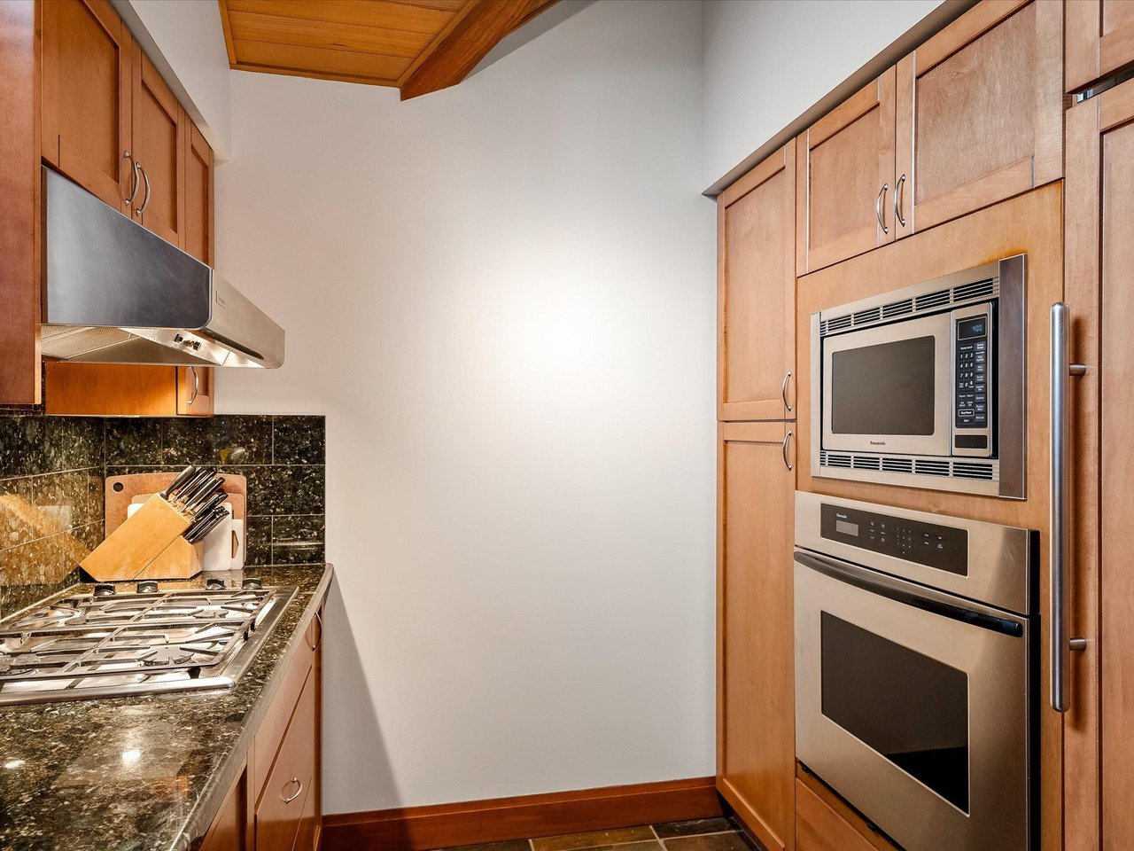 4821C Casabella Cres