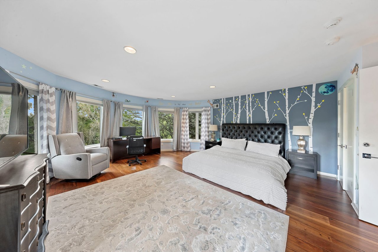 14 E Hill Ct, Cresskill