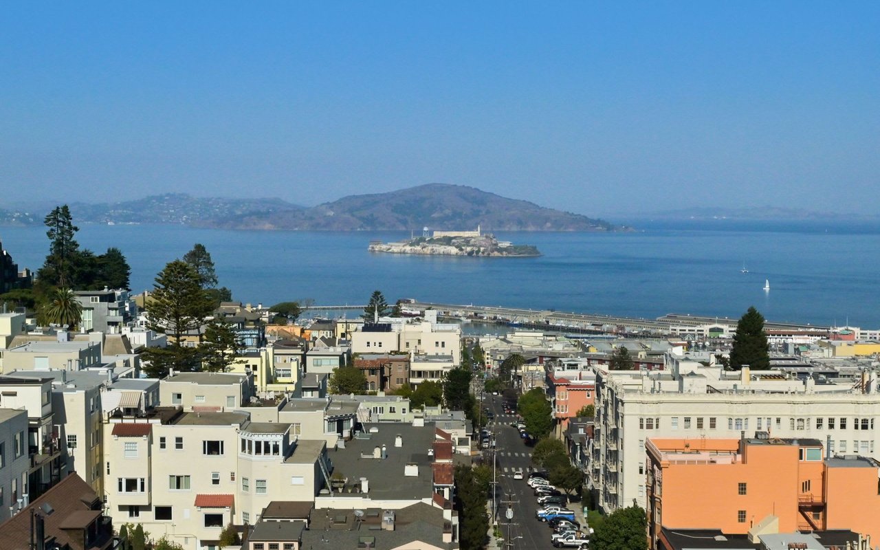  Prestigious Half Floor Apartment on Russian Hill