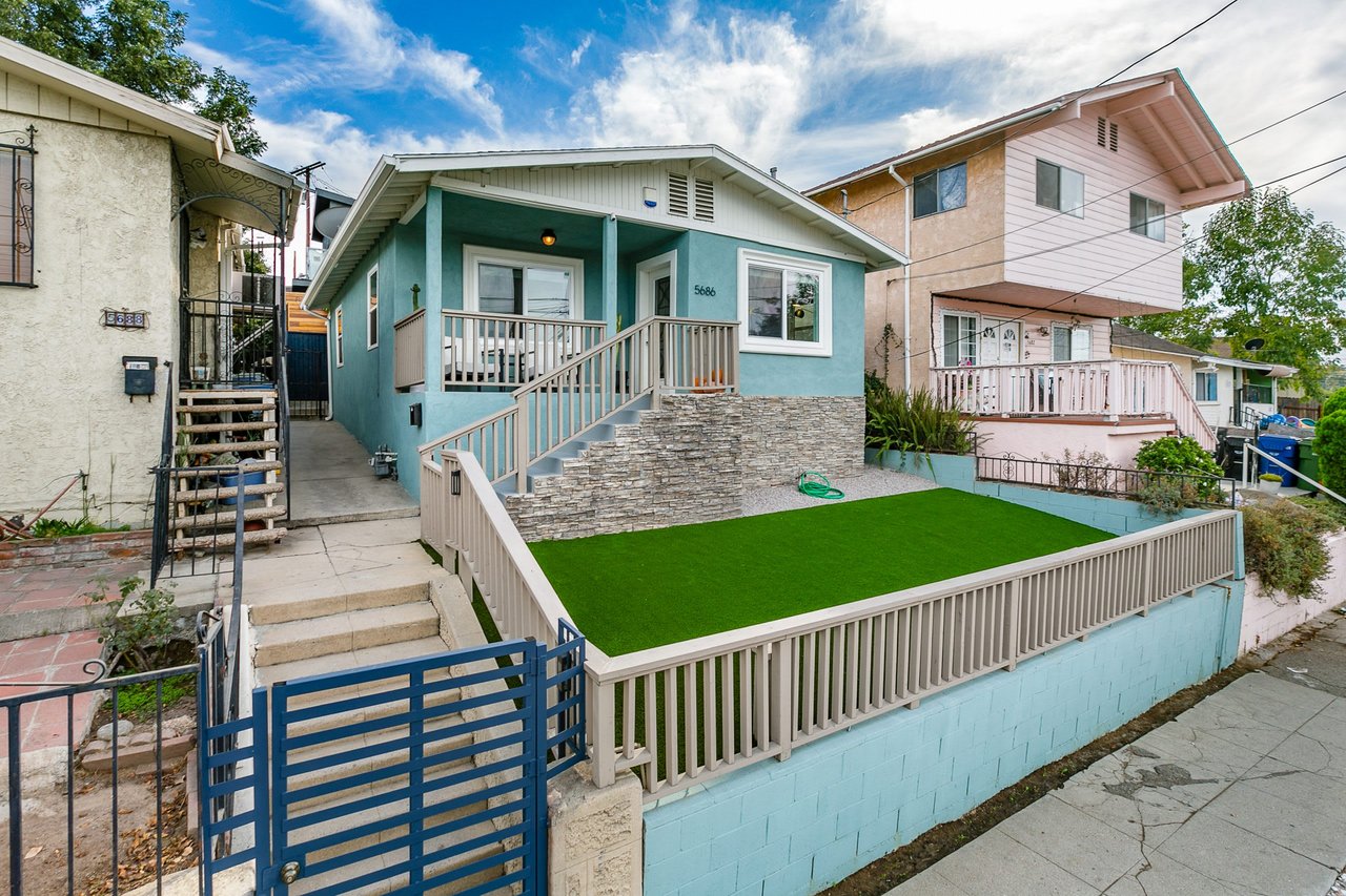 5686 Aldama St