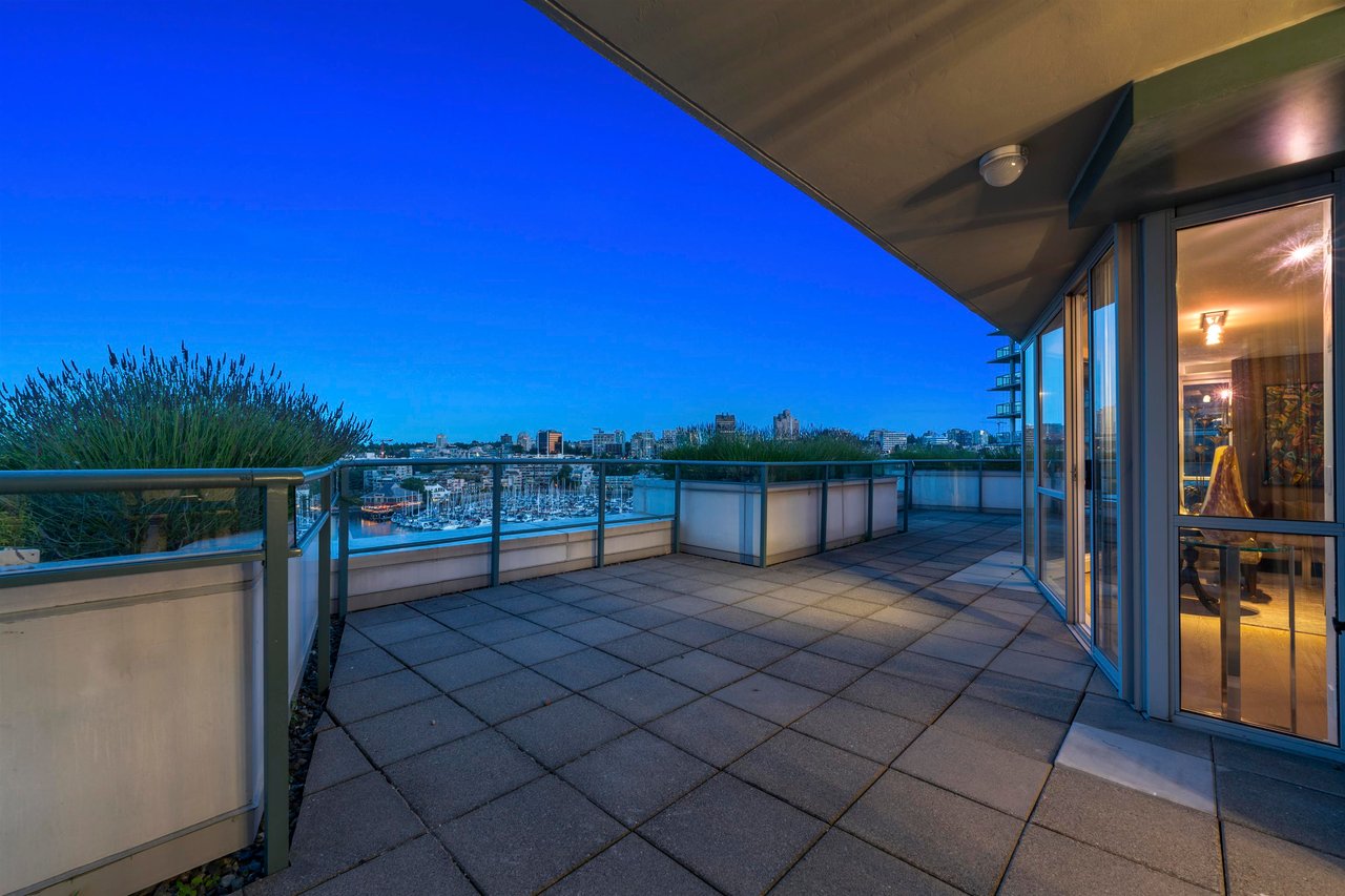 1006-1288 Marinaside Cres