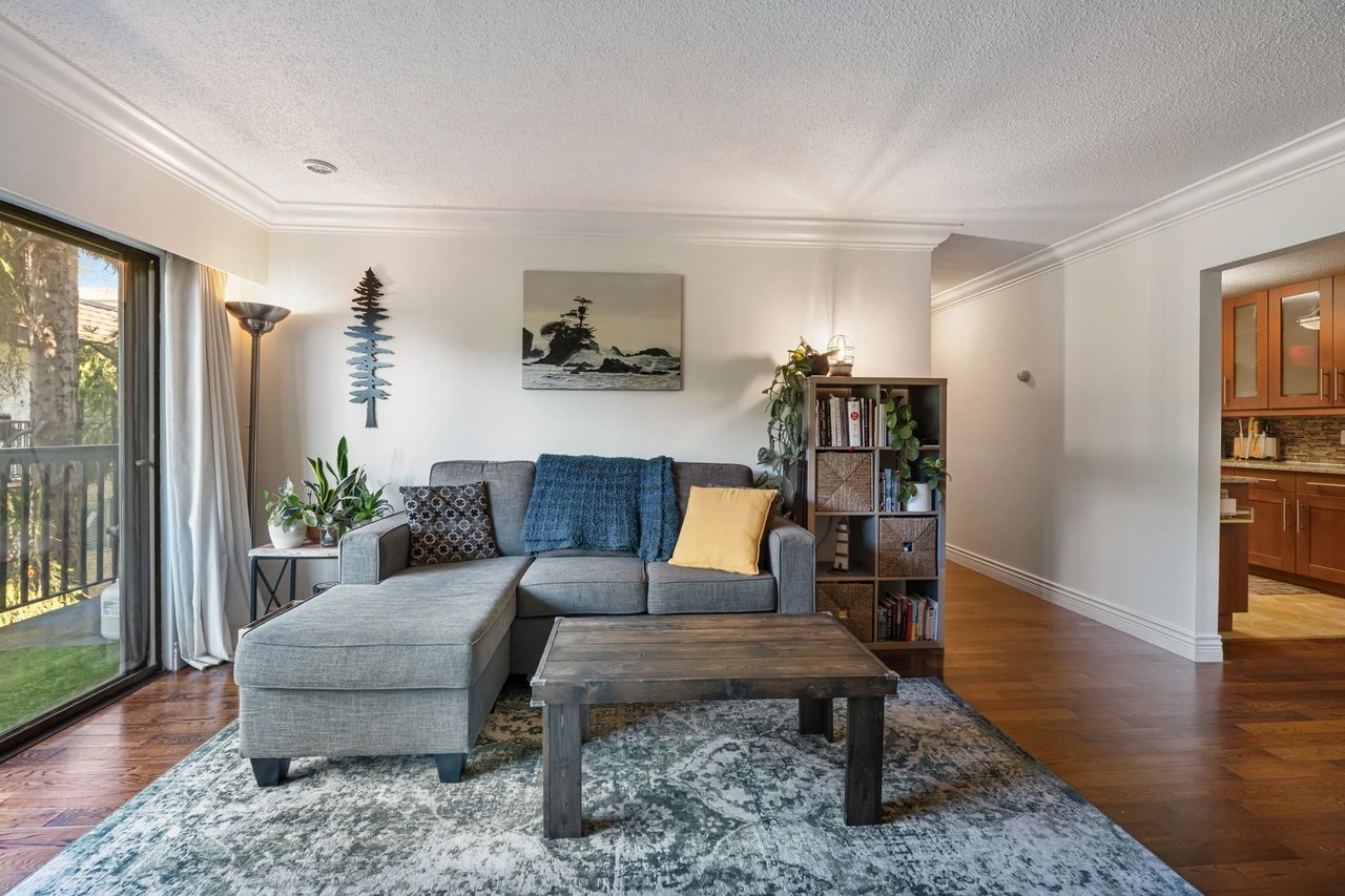 208-150 E 5th St