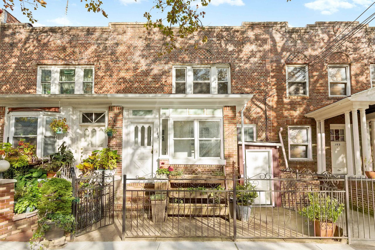 143 E 32nd St