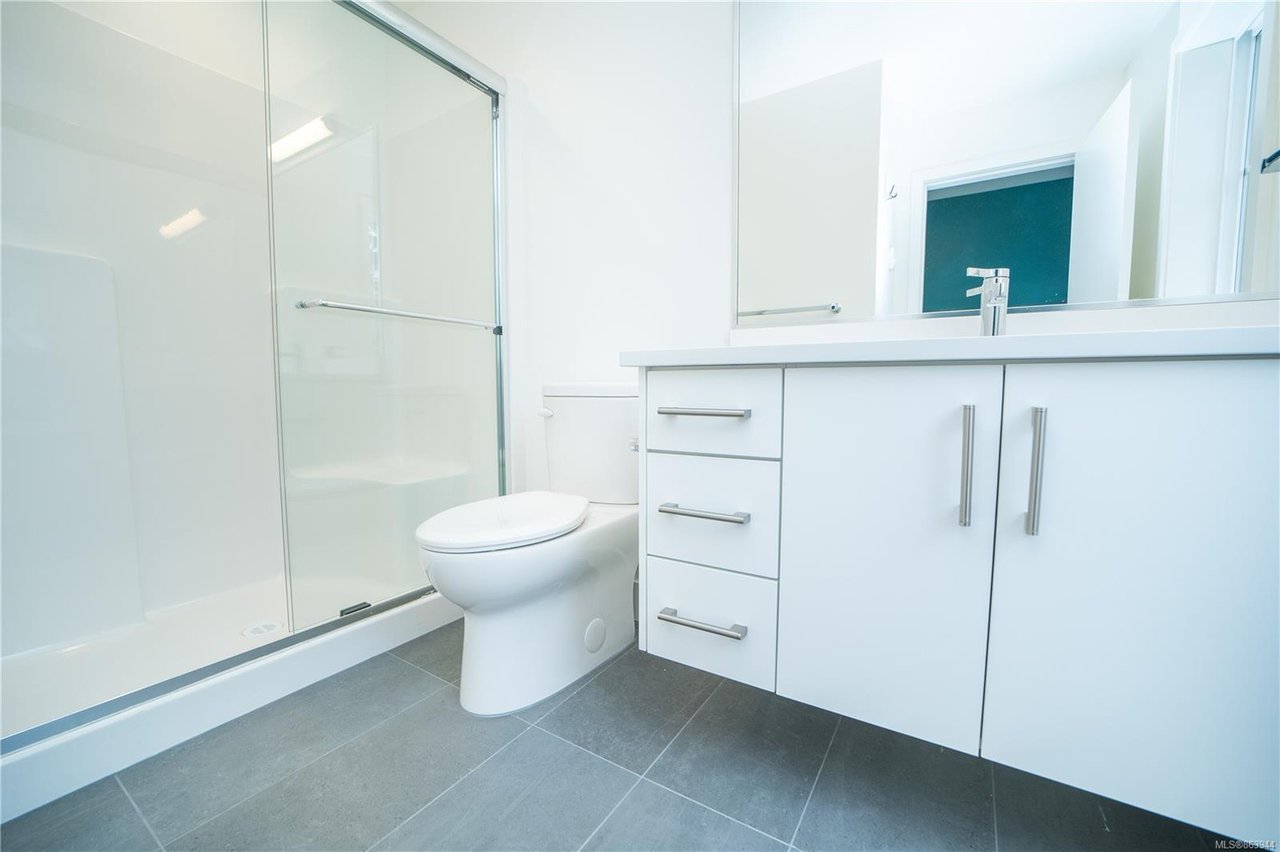 3-1052 Tillicum Rd, Saanich
