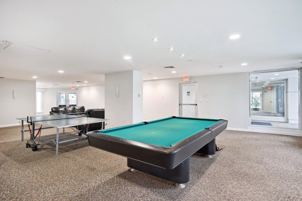 801-1077 Marinaside Cres