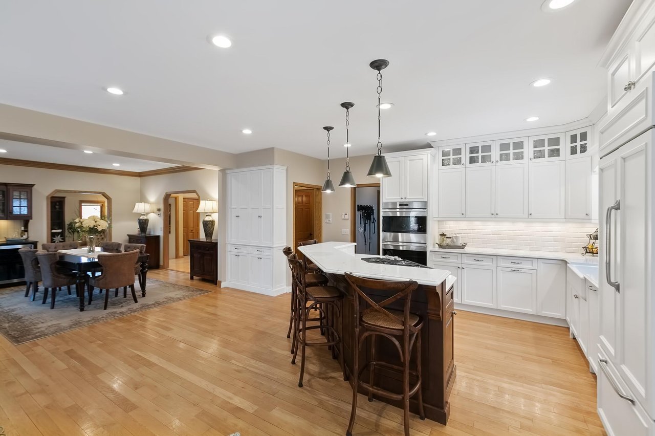 Beautifully Updated Eden Prairie Home on Quiet Cul-De-Sac!