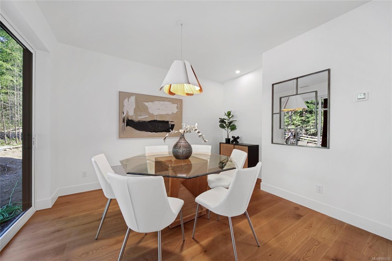 3905 Olympian Wy