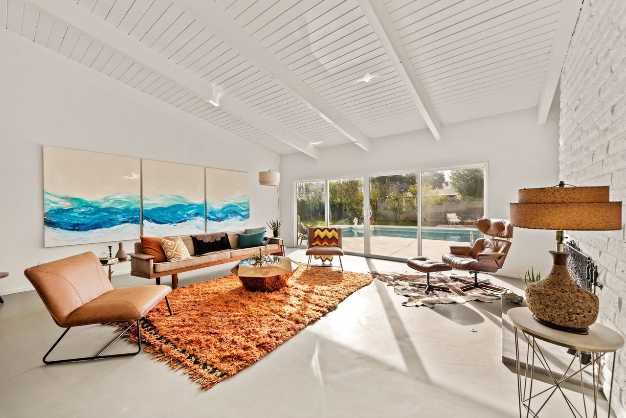 5330 Dubois Ave