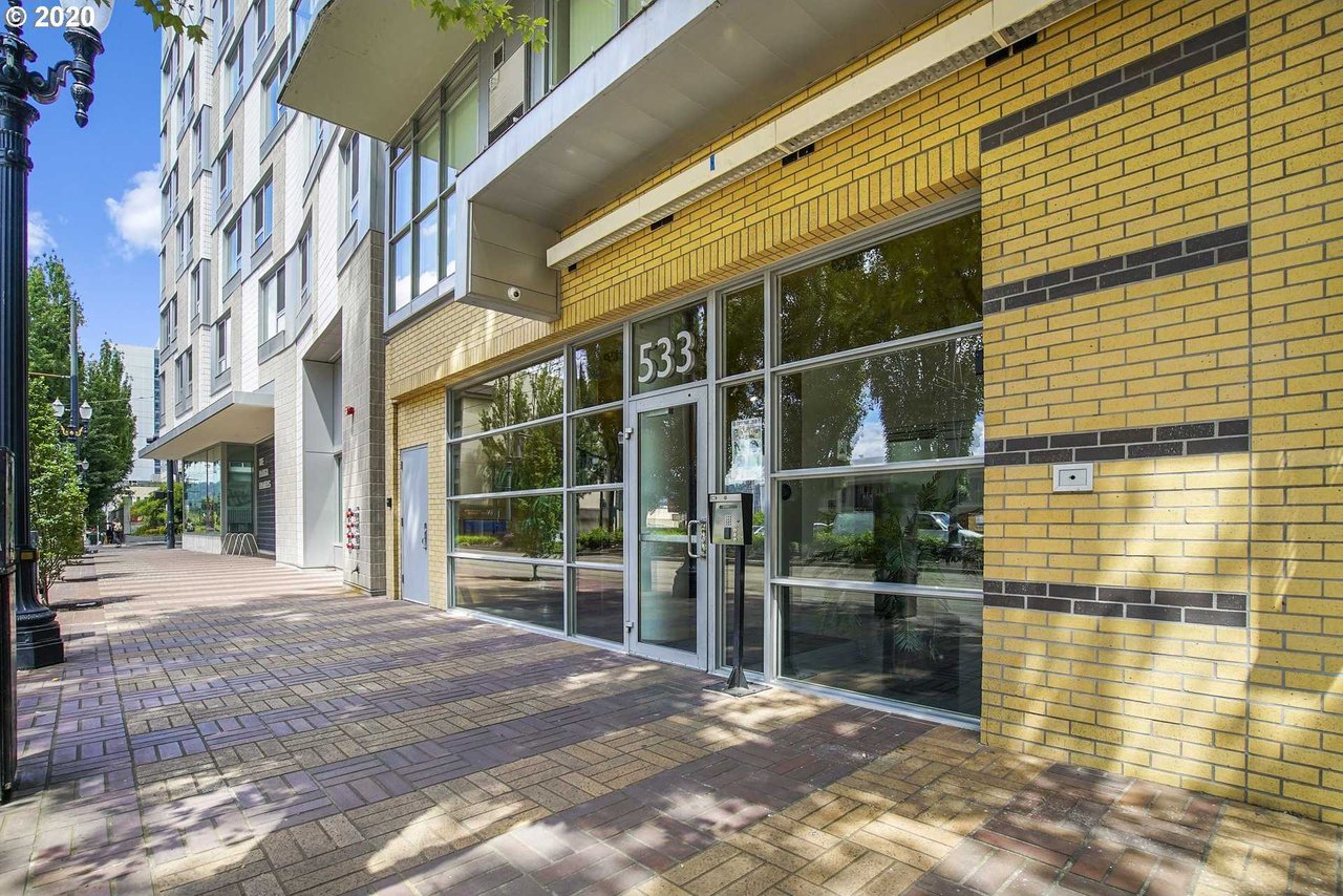 533 NE HOLLADAY ST Unit 301