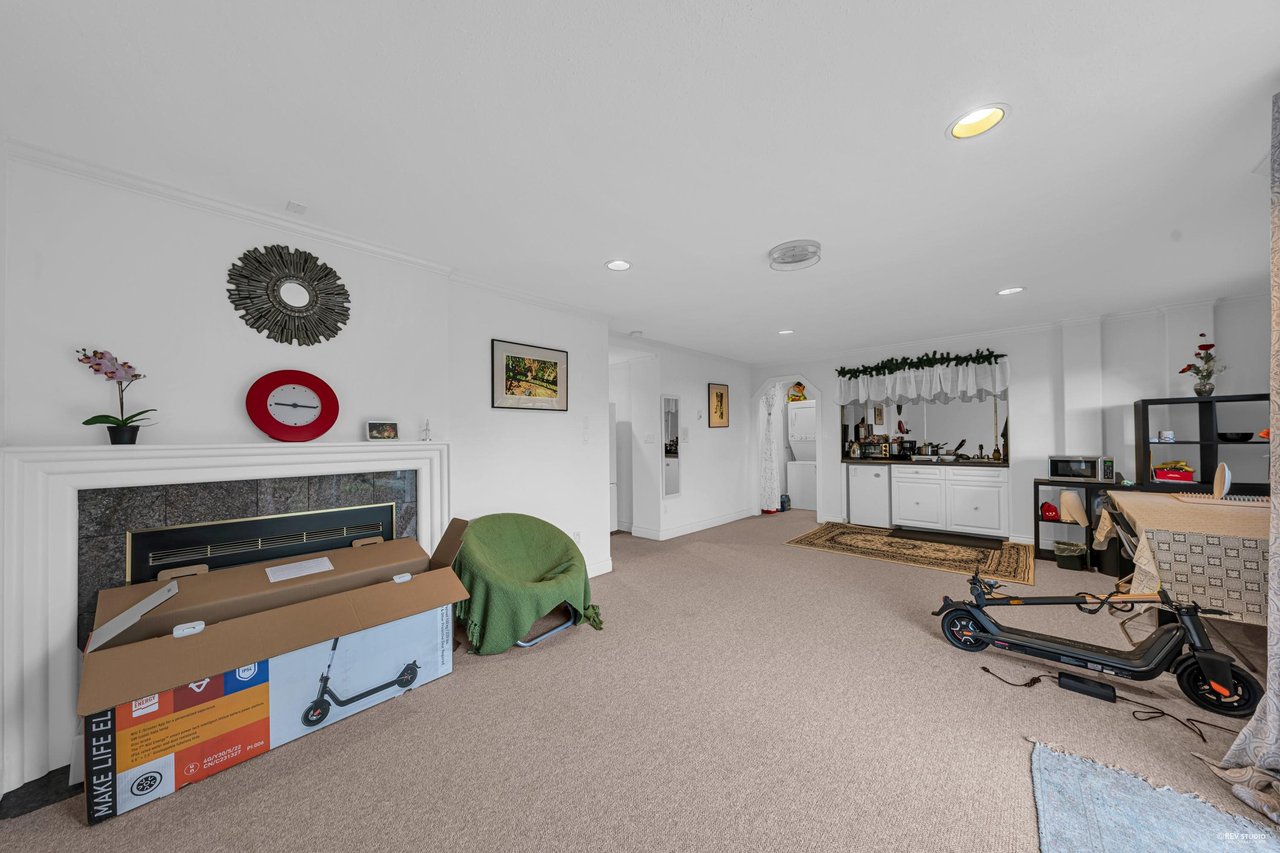8075 Reigate Rd
