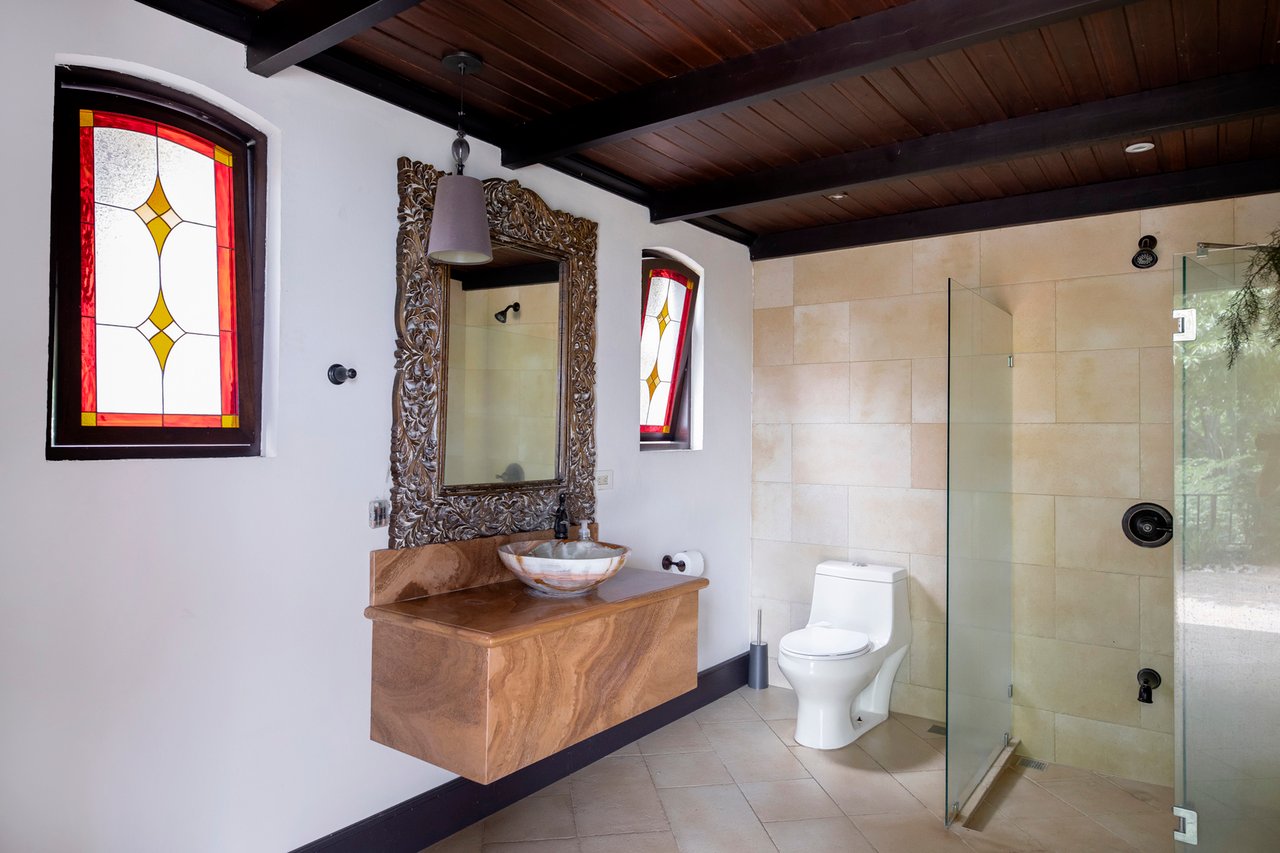 Tuscan Estate with Infinity Pool, Guacima, Alajuela