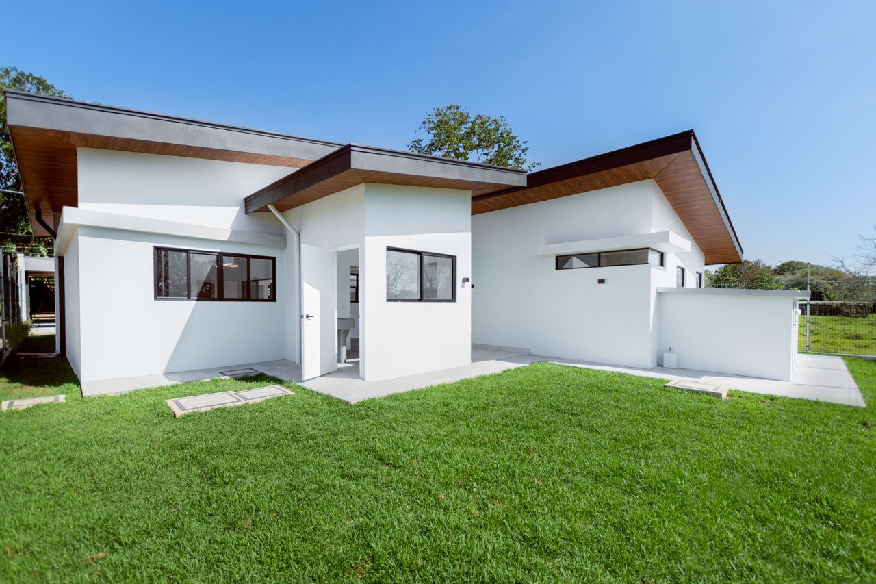 Modern/Contemporary Home’s, 3 Bed 2.5 Bath