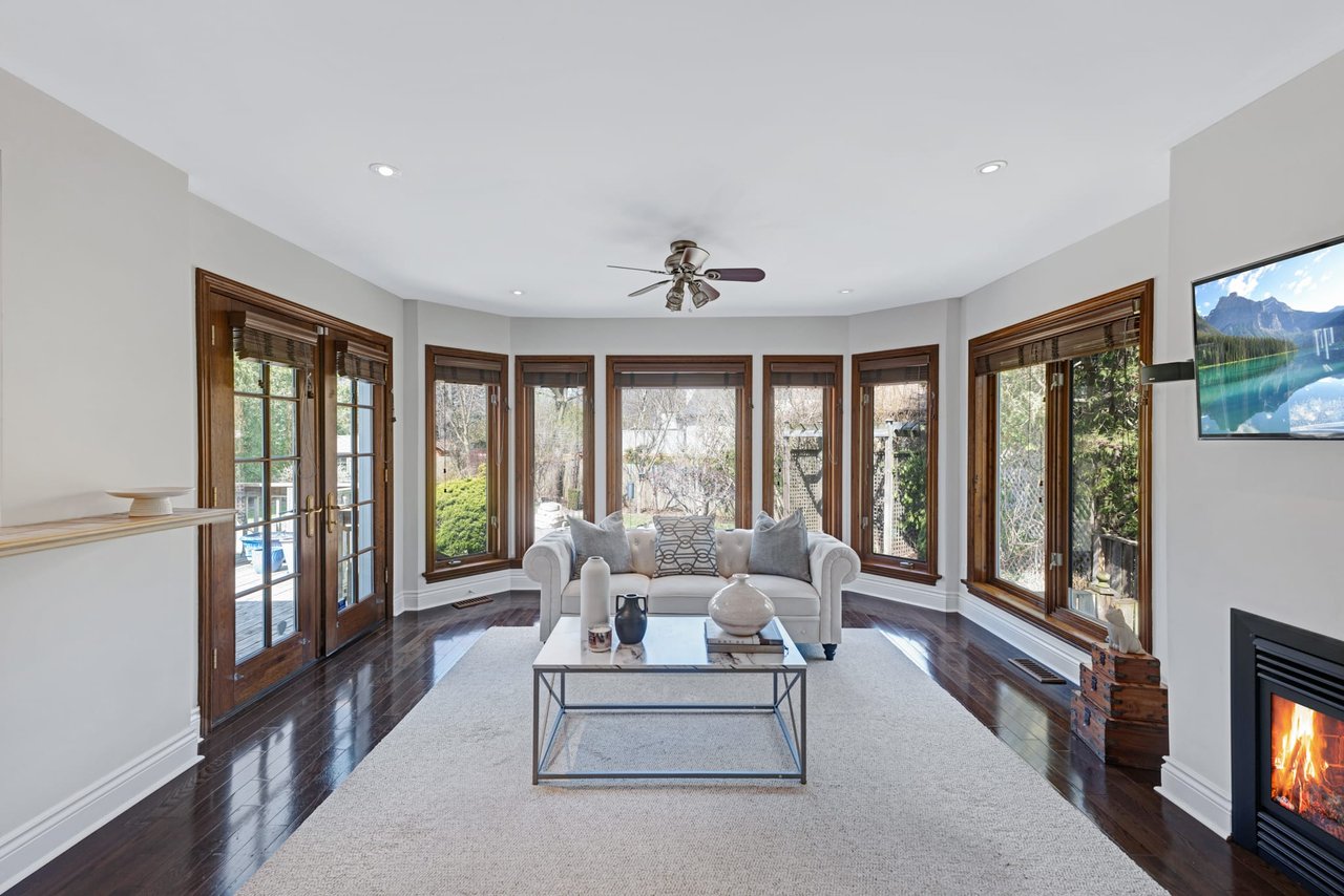 1255 Lorne Park Rd