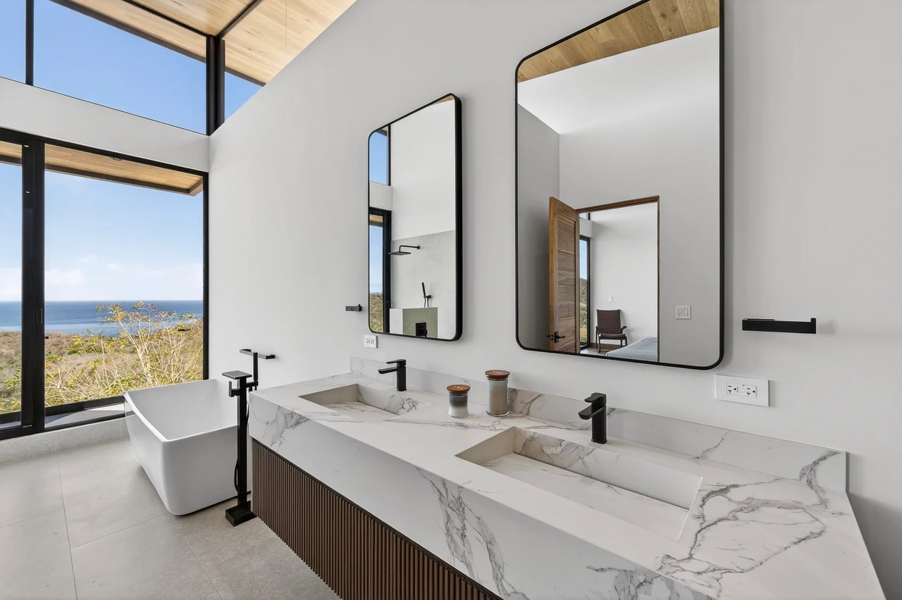 Luxury Infinity Pool Villa, Tamarindo, Guanacaste