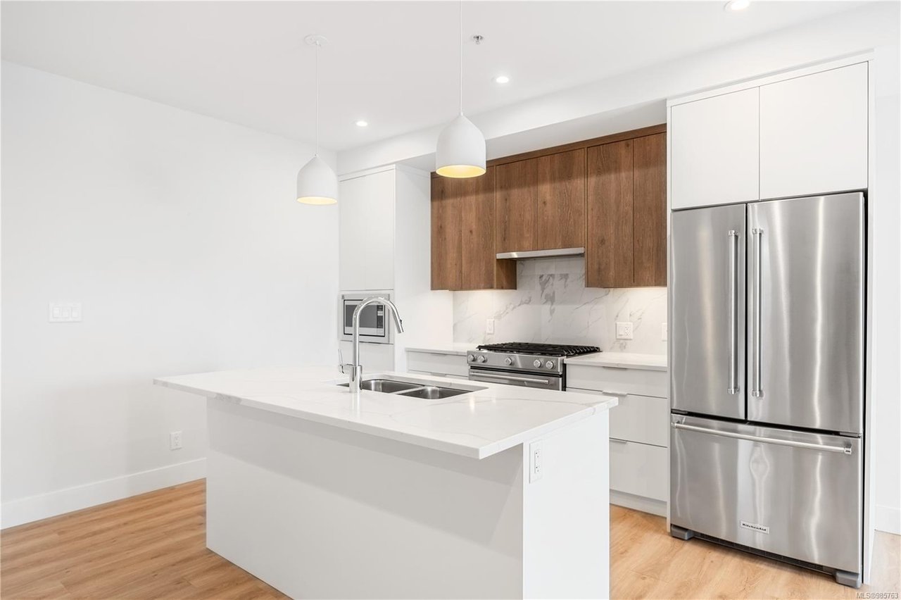 401-835 Dunsmuir Rd