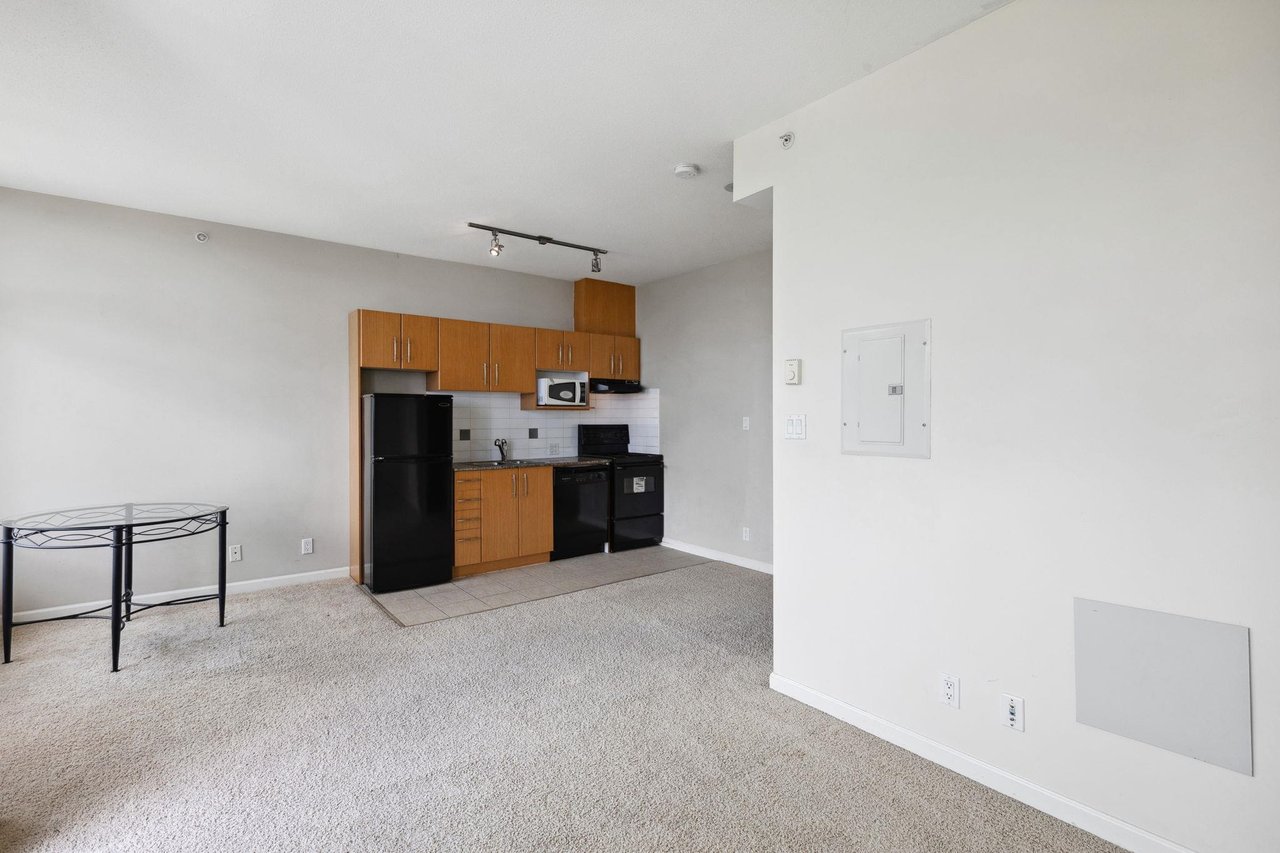606-9288 University Cres
